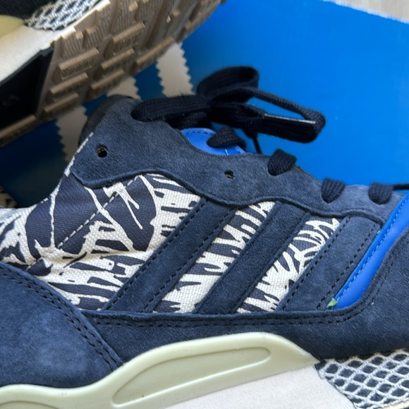 Adidas Shoes - Picture 7 of 8